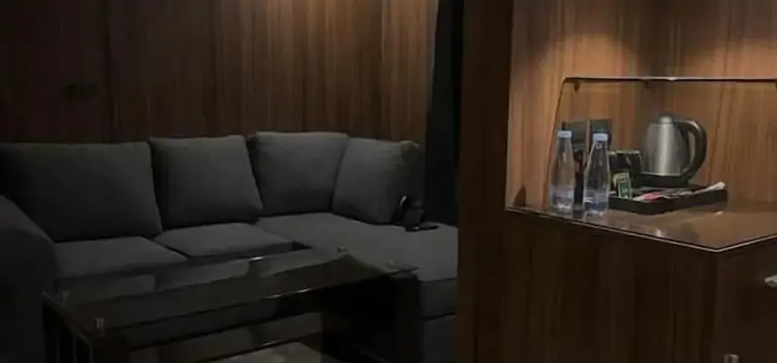 E hotel image